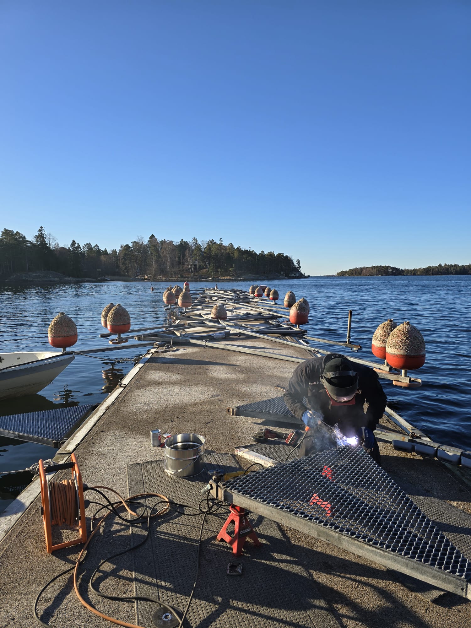 Terassiin liittyvä rakennelma Uudellamaalla